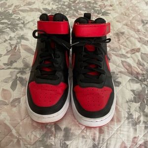 Nike Court Borough Mid, size 6Y ( 7-7.5 Women’s)